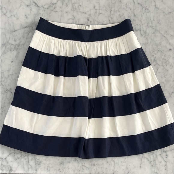Banana Republic Dresses & Skirts - Banana Republic Cream Pleated Skirt